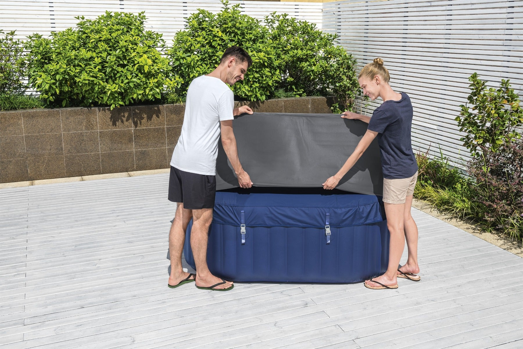 Couverture thermique pour spa carré Bestway 2,01m x 2,01m x 80cm