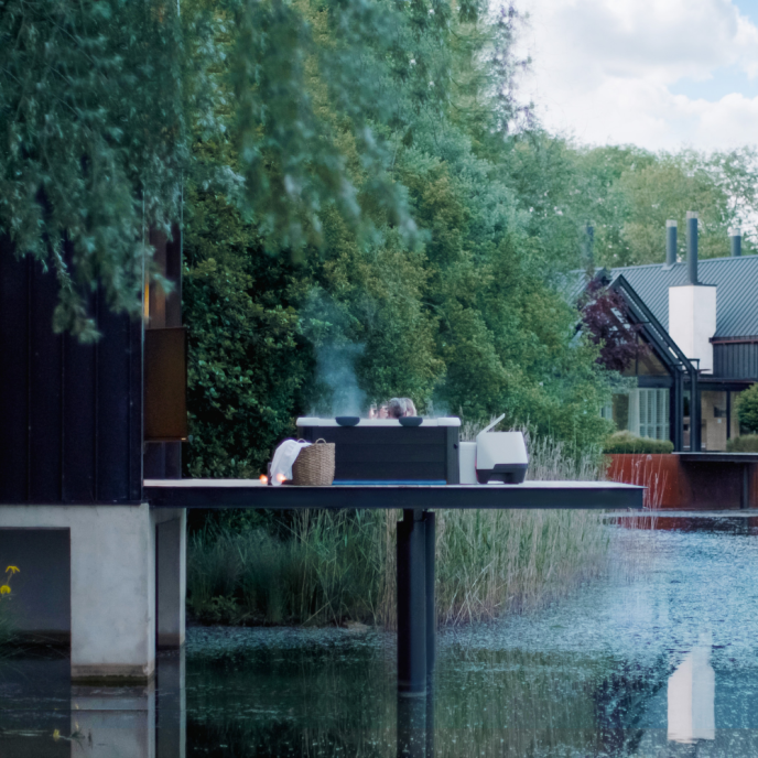 Spa rigide MSpa Oslo carré (4 à 6 places) - Connecté