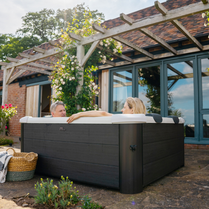 Spa rigide MSpa Oslo carré (4 à 6 places) - Connecté