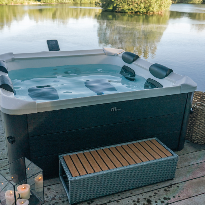 Spa rigide MSpa Oslo carré (4 à 6 places) - Connecté