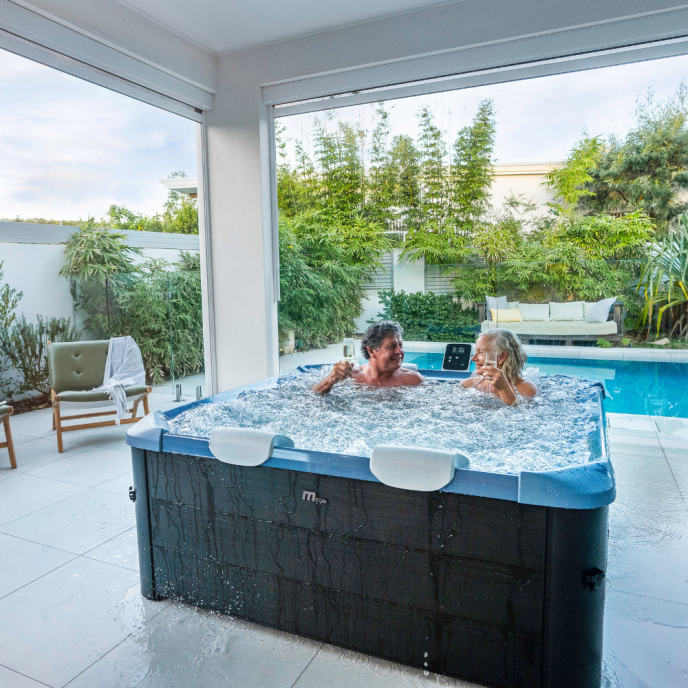 Spa rigide MSpa Sapphire carré (4 à 6 places) - Connecté