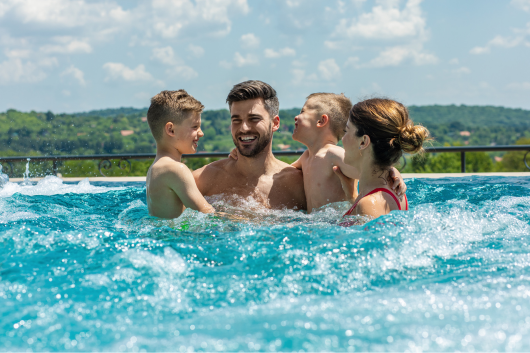 Améliorez votre expérience piscine en optimisant son confort grâce à de nouveaux équipements et matériels
