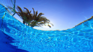 30 Astuces pour Réduire la consommation de votre Piscine