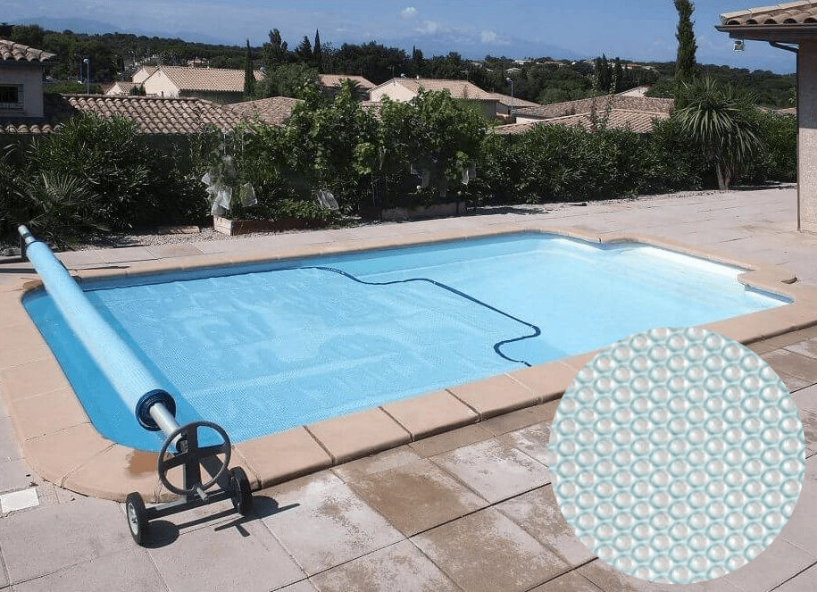 bâche à bulle sol + guard en train d'être enroulée