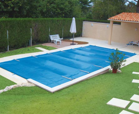 Bâches d'hiver pour piscines, opaques ou filtrantes