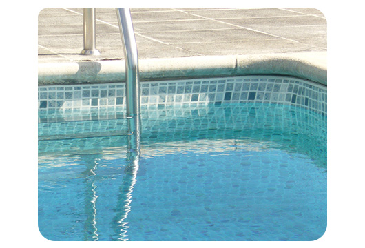 Durabilité d'un Liner Piscine Verni